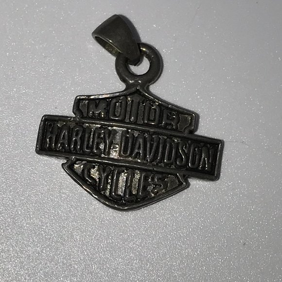 Sterling Silver Medium Harley Davidson Shield Pendant - Picture 3 of 10